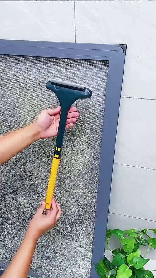 紗窗清潔新利器 一面刷兩面凈，還能變身玻璃擦